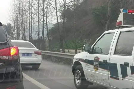 建闽高速24小时拖车电话道路救援-汽车救援附近-深圳紧急救援汽车